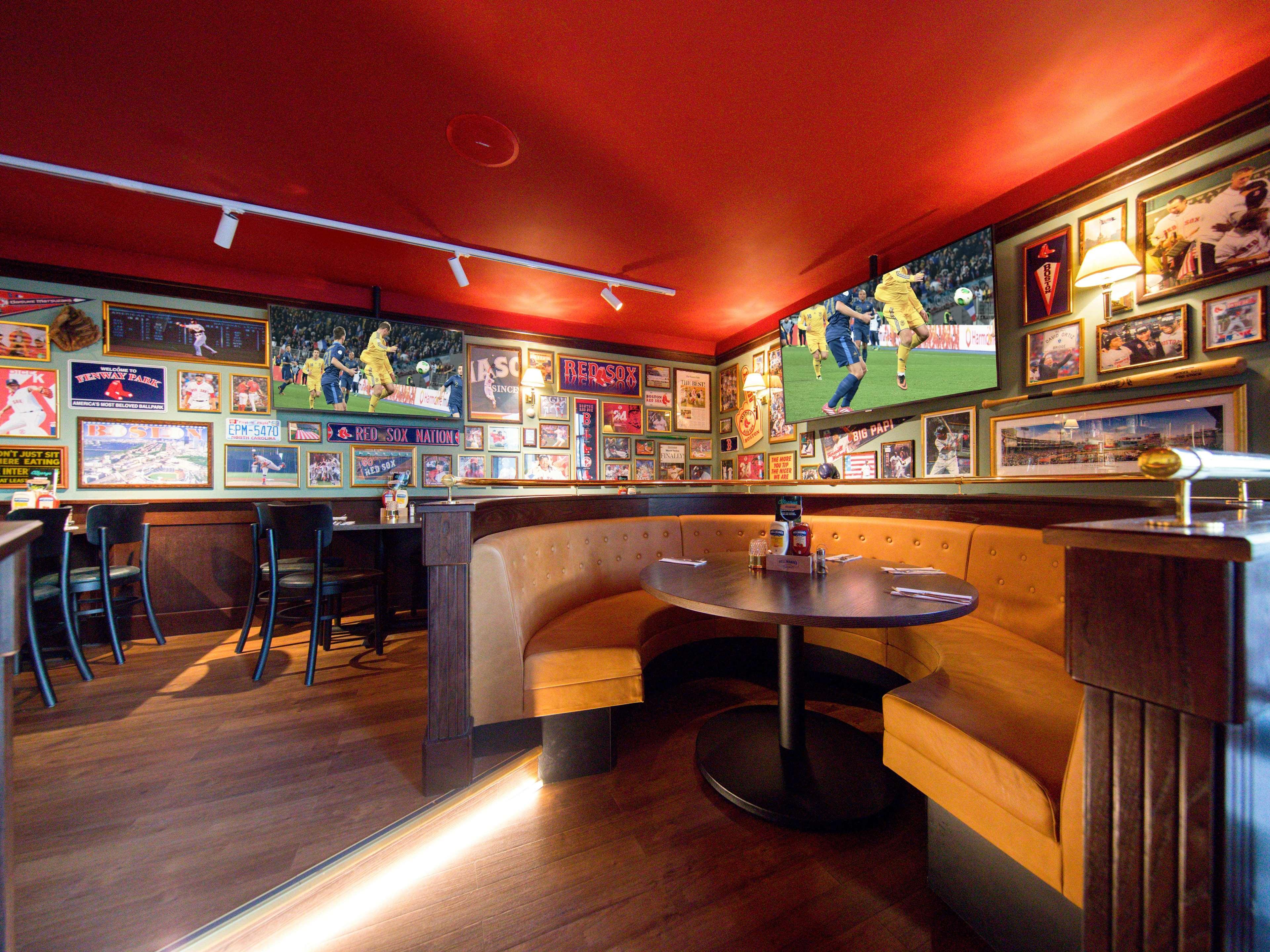 Golden Sands Boutique Hotel-Dubai Creek ภายนอก รูปภาพ Interior of a typical Hooters restaurant