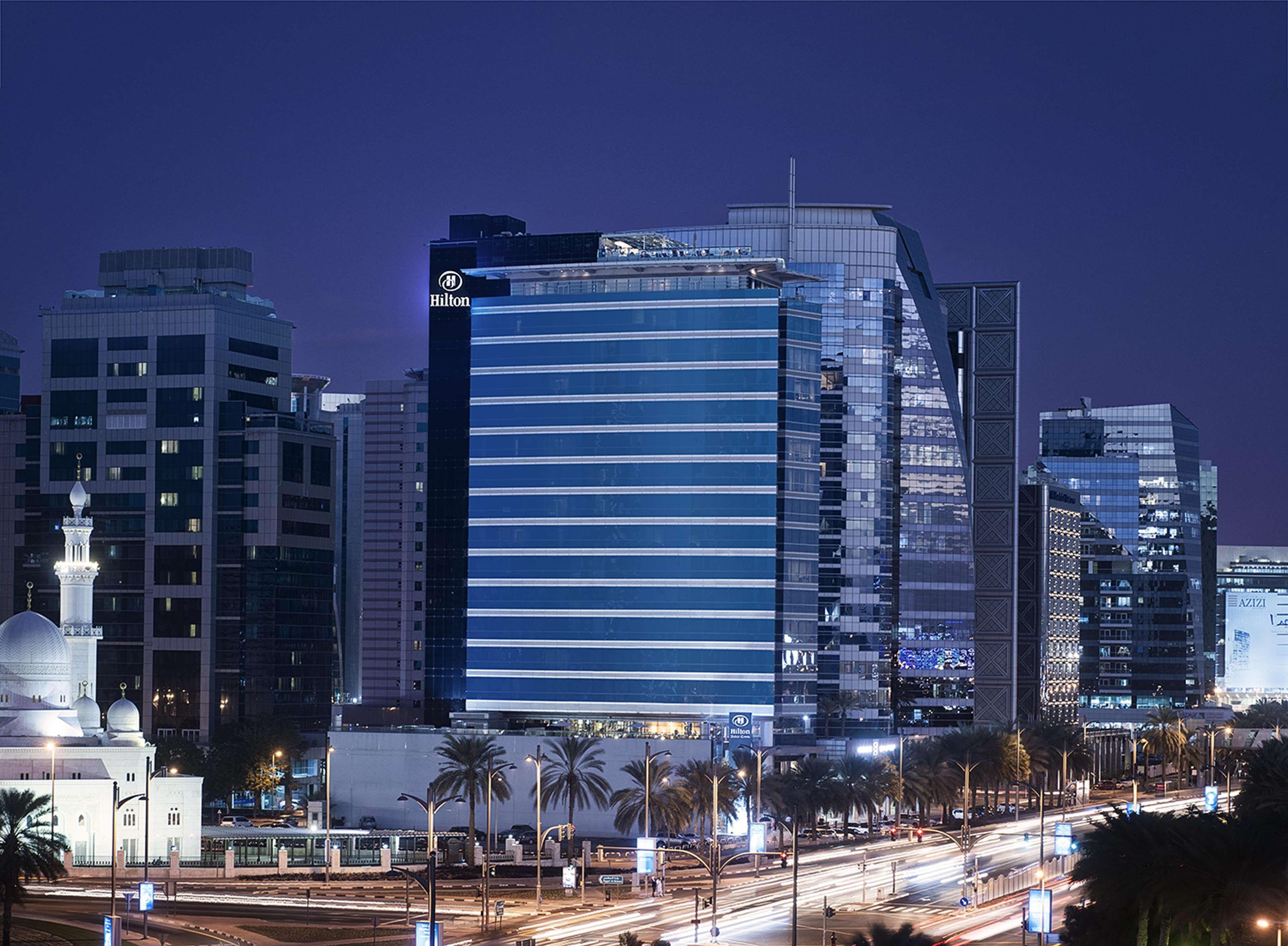 Golden Sands Boutique Hotel-Dubai Creek ภายนอก รูปภาพ The hotel at night